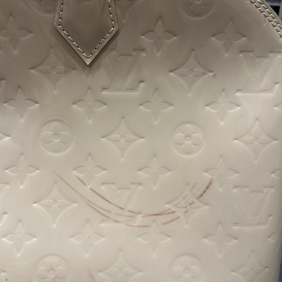 Louis Vuitton Authentic Alma Bag - Cream Patent Leather (Large) - Picture 9 of 17